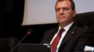 Vahap Seçer'den Ayşe Ünlüce'ye tebrik mesajı
