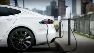Yakıt fiyatları satışları patlattı: Elektrikli ve hibrit araçların payı yüzde 50'yi aştı