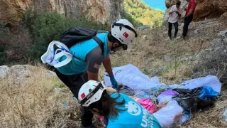 Yamaç paraşütü yaparken düşen Rus turist hayatını kaybetti