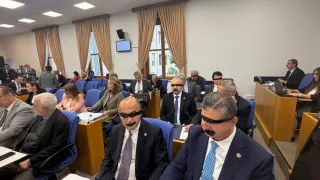 Yeni Parti milletvekillerinden Meclis'te Halk TV protestosu