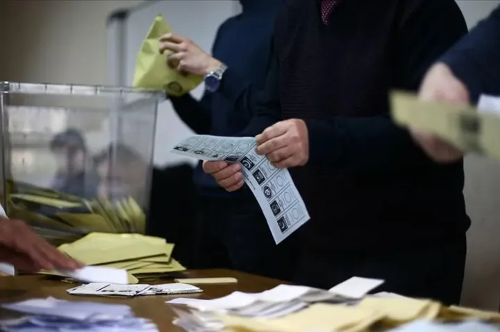 Son seçim anketi: AK Parti'den Yeni Parti'ye 6 puan fark!