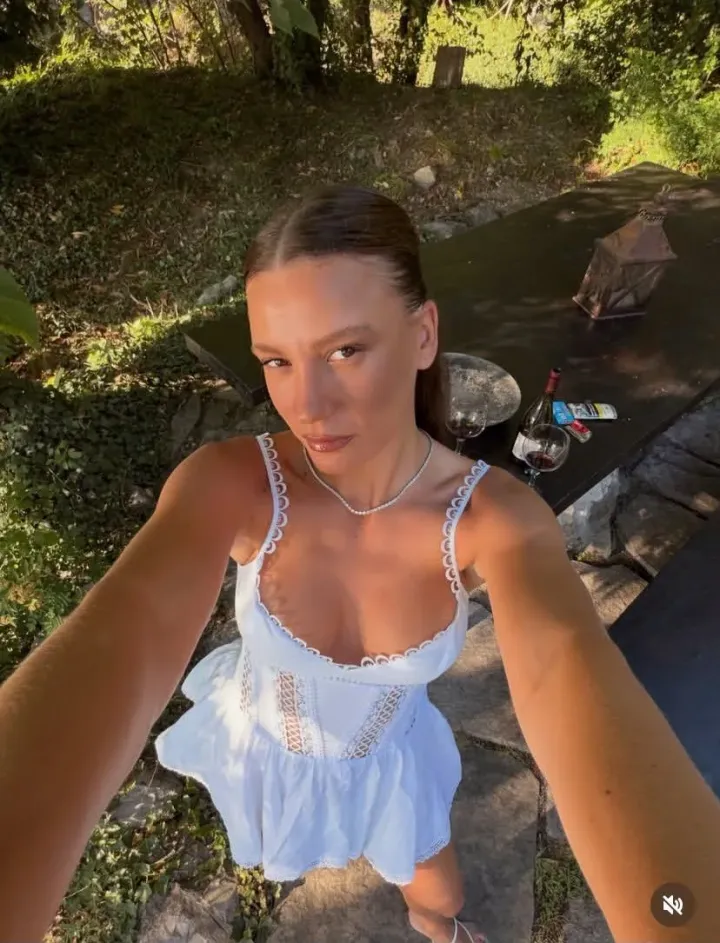 Zarafetin ve çekiciliğin buluştuğu isim: Serenay Sarıkaya!
