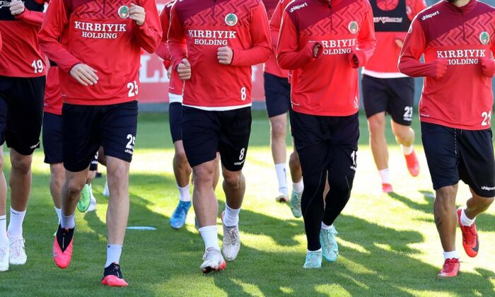 Alanyaspor, Beşiktaş mesaisine başladı