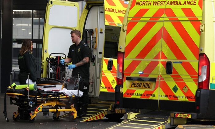 İngiltere ve Galler’de ambulans çalışanları greve başladı
